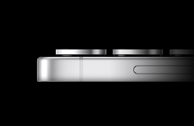 Close up of horizontal Galaxy S25 Ultra from profile view showing the titanium frame.